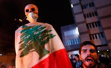 حزب الله يستثمر في معاناة اللبنانيين لتخليص نفسه