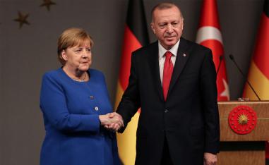 Turkish President Recep Tayyip Erdogan and German Chancellor Angela Merkel shake hands after a mutual press conference