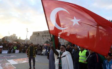 مقاتلون غير اتراك في ليبيا تحت راية الأتراك