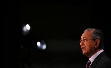 مهاتير يسعى الى الظهور بمكانة زعيم للعالم الاسلامي