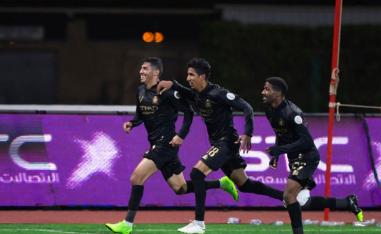 النصر يبتعد بفارق نقطتين فقط عن مطارده الهلال بعد التعادل مع ضمك