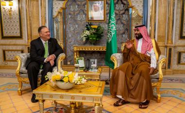 لقاء سابق بين وزير الخارجية الأميركي مايك بومبيو وولي العهد السعودي الأمير محمد بن سلمان