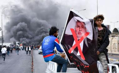 عراقيون يحتجون على اختيار محمد علاوي لرئاسة الحكومة