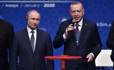 أردوغان يلعب بنار النفط مع بوتين بعد خسارة إدلب