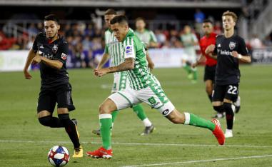 كريستيان تيو لاعب ريال بيتيس