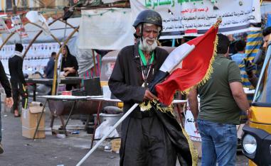 عراقي من المحتجين في ساحة التحرير