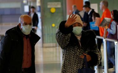 Moroccans wearing masks