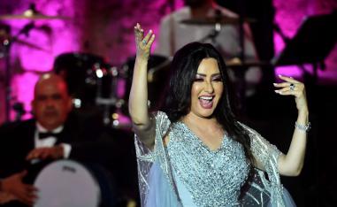 الفنانة التونسية لطيفة التونسية خلال مشاركتها في مهرجان قرطاج الدولي 2019
