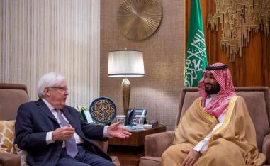 Saudi Crown Prince Mohammad bin Salman bin Abdulaziz (R) meeting with UN Special Envoy for Yemen Martin Griffiths