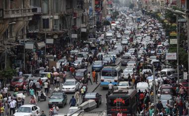 استعدادات المصريين لعطلة عيد الفطر تثير المخاوف من انتشار الفيروس أكثر