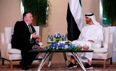 وزير الخارجية الاميركي مايك بومبيو وولي عهد ابوظبي الشيخ محمد بن زايد ال نهيان