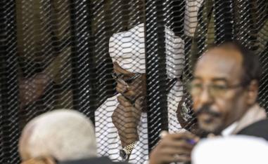 البشير مسجون لكن نظامه لا يزال يشكل خطرا على السودان