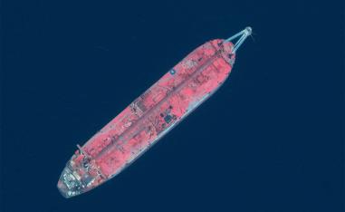 A ticking bomb: the oil tanker is loaded with more than one million barrels of crude oil
