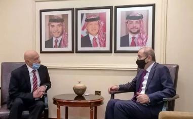 وزير الخارجية الأردني أيمن الصفدي يجريمباحثات مع رئيس البرلمان الليبي عقيلة صالح في عمان