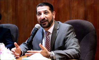 'العرب يفكرون والعالم يعمل'