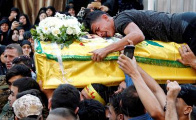 جنازة لمقاتل في حزب الله قتل في حلب