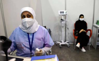 تجربة على متطوعة