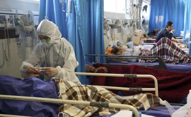 مستشفيات إيران تضيق بمن فيها