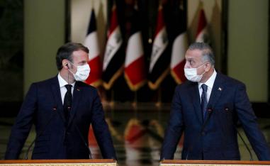 الرئيس الفرنسي ايمانويل ماكرون ورئيس الوزراء العراقي مصطفى الكاظمي في مؤتمر صحفي في بغداد