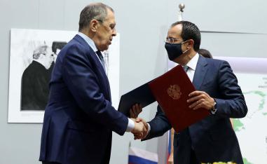Russian Foreign Minister Sergei Lavrov and Cypriot Foreign Minister Nikos Christodoulides