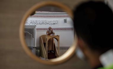 فرنسا تتقلب بين خطر التطرف الديني وعنف اليمين المتطرف