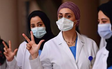  طاقم طبي في الامارات