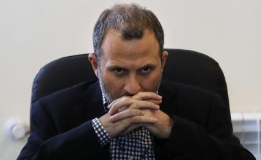 جبران باسيل "ظل الرئيس" الطامح لخلافة عون
