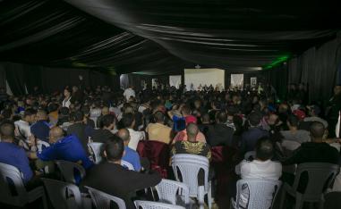 'السينما في السجون'