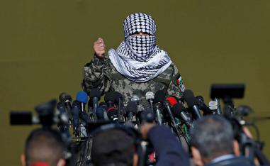 ناشط فلسطيني في مؤتمر صحفي في غزة بعد اجراء مناورات
