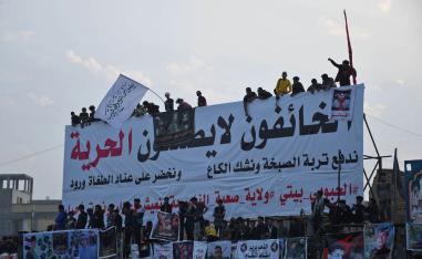 متظاهرون عراقيون وسط مدينة الناصرية جنوب بغداد