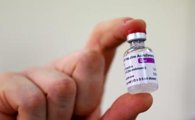 جرعة من لقاح أسترازينيكا وأكسفورد