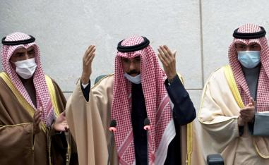 أول أزمة سياسية كبيرة في عهد الشيخ نواف الأحمد