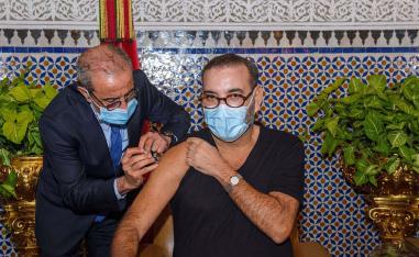King Mohammed VI being inoculated against COVID-19