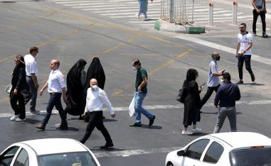 السلطات الإيرانية تدعو مواطنيها لليقضة لمنع انتشار موجة أخرى من كورونا