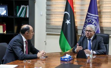 رئيس الوفد المصري محمد ثروت يبحث مع وزير الداخلية الليبي فتحي باشاغا ترتيبات اعادة فتح السفارة المصرية