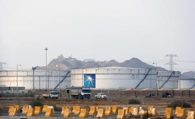 السعودية مستعدة لدعم تمديد تخفيضات النفط وتمديد تخفيضاتها الطوعية لتعزيز أسعار النفط
