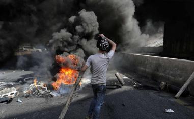 الوضع يزداد قتامة في لبنان ولا ضوء في الأفق للخروج من أسوأ أزمة 