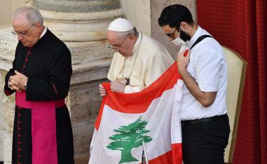 Pope Francis expresses his closeness to the Lebanese people