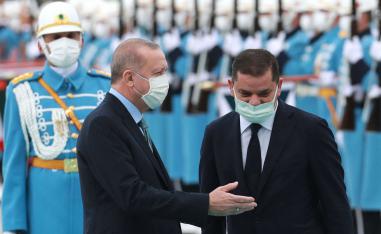 أردوغان (يمين) يستقبل رئيس الوزراء الليبي عبدالحميد الدبيبة في أنقرة