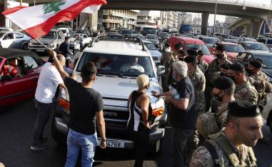 حزب الله يستغل أزمة الوقود والغذاء لتوسيع نفوذه وفتح منافذ أكبر للتغلغل الإيراني