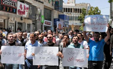 غضب في الأراضي الفلسطينية تنديدا بـ"مقتل" الناشط نزار بنات