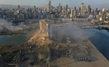 مرفأ بيروت المدمر