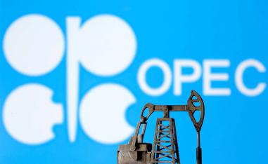 Oil prices near 2-1/2 year highs on pandemic recovery