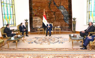 الرئيس المصري عبد الفتاح السيسي ورئيس وزراء لبنان المكلف سعد الحريري
