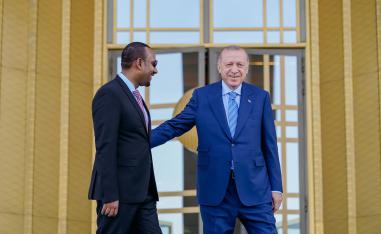 "صانع سلام" منحاز 