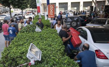 اشتباكات امام محطات الوقود في لبنان