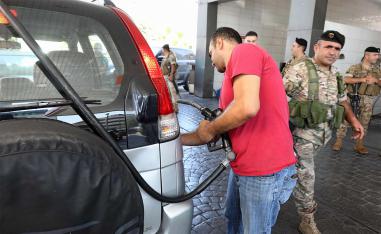 Lebanese soldiers deployed to force several petrol stations to reopen