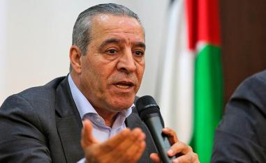 حسين الشيخ يعتبر أن السلطة في رام الله أحق بالأموال المصادرة