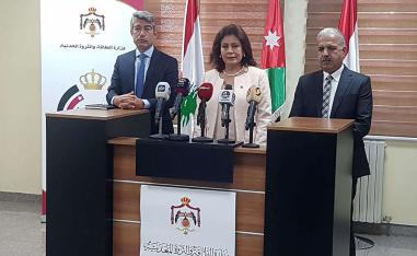 وزراء طاقة الأردن وسوريا ولبنان يتفقون على برنامج زمني لتزويد اللبنانيين بالكهرباء