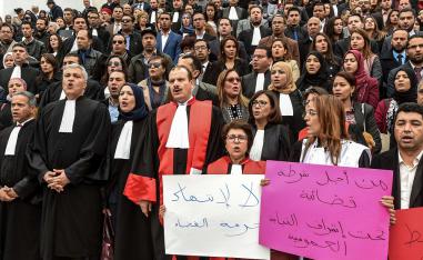 التونسيون نادوا بضرورة تطهير القضاء ومنع تدخل السياسة في المحاكم